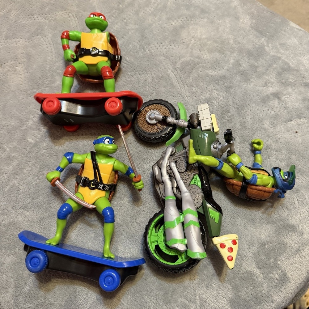 TMNT Ninja Turtles Figure Lot Skateboards Motorcycle Leo Raphael‎ 2023 Funrise
